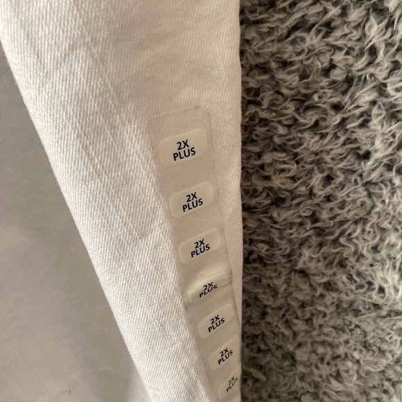 - NWT Women’s Maternity Crossover White Cropped Jeans Size 2X - Picture 5 of 14